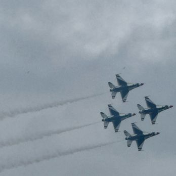 Oak Street Beach - Air Show - Beaches Near Me - Chicago, Illinois Oak Street Beach - Air Show - Beaches Near Me - Chicago, Illinois