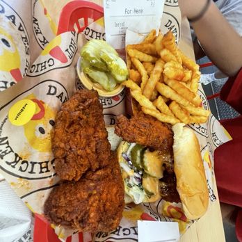 Dave's Hot Chicken - Chicken Shop Near Me - Chesterfield, Missouri Dave's Hot Chicken - Chicken Shop Near Me - Chesterfield, Missouri