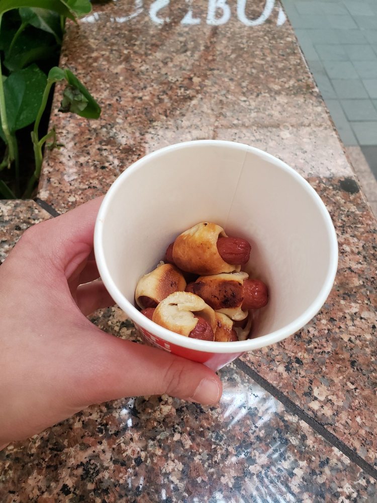 PRETZELMAKER Updated August 2024 1280 Willowbrook Mall, Houston, Texas Pretzels Phone