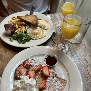 Ainslie - Steak & Eggs and French toast - Beer Gardens Near Me - Brooklyn, New York