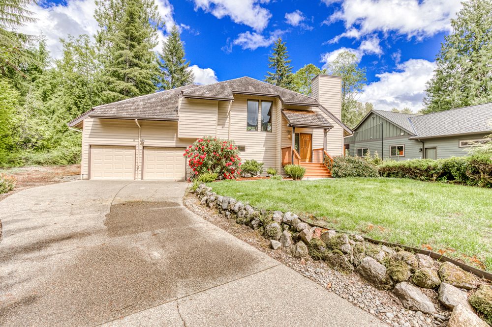 VACASA WELCHES Updated September 2024 68 Photos & 36 Reviews