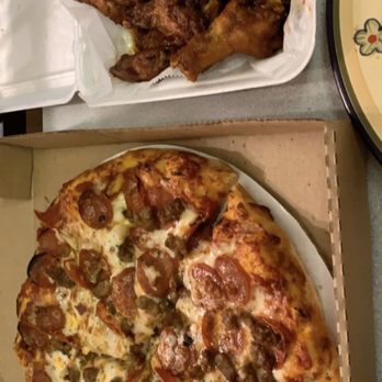 Chatham Tap Mass. Ave. - Signature wings (best in the city) and a delicious sausage and pepperoni pizza! - Pubs Near Me - Indianapolis, Indiana Chatham Tap Mass. Ave. - Signature wings (best in the city) and a delicious sausage and pepperoni pizza! - Pubs Near Me - Indianapolis, Indiana