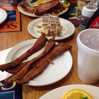 Beach Break Cafe - Bacon, coffee cake, ham steak, eggs and roasted potatoes - Breakfast & Brunch Near Me - Oceanside, California