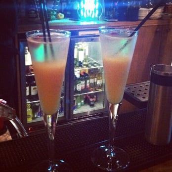 The Akeman - Peach bellinis - Pubs Near Me - Tring, HRT