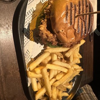 The Tap House - Crispy Chicken Burger - Pubs Near Me - Ranelagh, D The Tap House - Crispy Chicken Burger - Pubs Near Me - Ranelagh, D