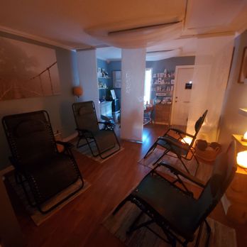 Kai Total Wellness - Dividers are very nice touch. They enclose the salt therapy area for maximum effectiveness and creates a very relaxing environment - Halotherapy Near Me - St. Petersburg, Florida
