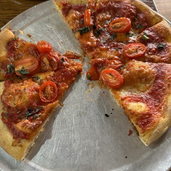 Maumee Bay Brewing - Margarita pizza - Brewpubs Near Me - Toledo, Ohio Maumee Bay Brewing - Margarita pizza - Brewpubs Near Me - Toledo, Ohio