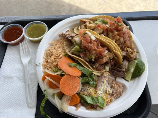 Don Carlos Taco Shop։ by null