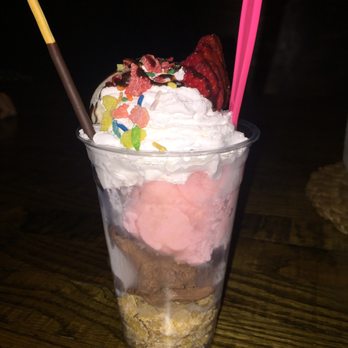Arte - Arte3 Ice Cream Sundae - vanilla, strawberry, and chocolate ice cream - Cafes Near Me - Suwanee, Georgia