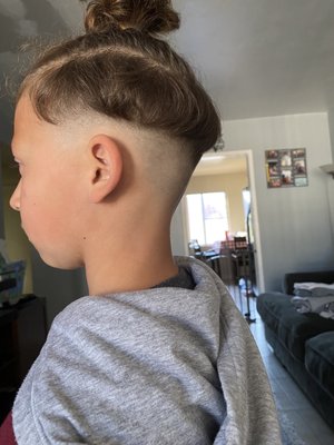 La Familia Barbershop by null