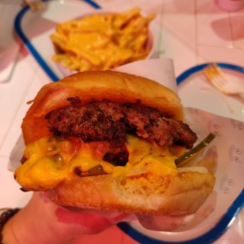 Honbo - Cheeseburger - Burgers Near Me - Hong Kong, HK