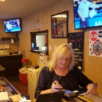 Bella's Pizzeria - They've got a small but popular bar - Pizza Near Me - Collierville, Tennessee