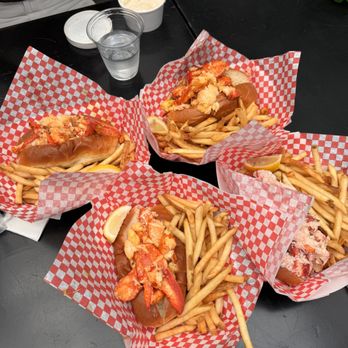 Yankee Lobster - Hot Lobster Rolls - Seafood Markets Near Me - Boston, Massachusetts Yankee Lobster - Hot Lobster Rolls - Seafood Markets Near Me - Boston, Massachusetts