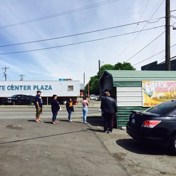 Best Roasted Corn Stand - Lineup before even opening - Food Trucks Near Me - Burien, Washington Best Roasted Corn Stand - Lineup before even opening - Food Trucks Near Me - Burien, Washington