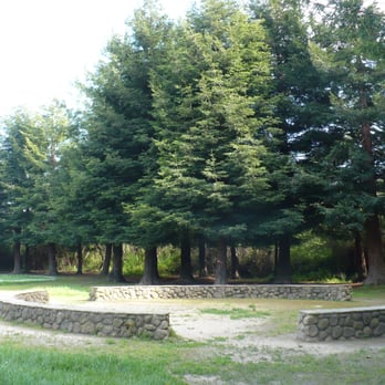 John L Carter Memorial Park - Stone benches forming a circle - Dog Parks Near Me - Half Moon Bay, California John L Carter Memorial Park - Stone benches forming a circle - Dog Parks Near Me - Half Moon Bay, California