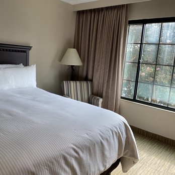 Coast Burbank Hotel - Queen Bed Room - Hotels Near Me - Burbank, California