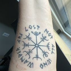 Your Mom's Tattoo Attelier - Norsk compass Rose with Viking font that says not all who wander our lost!