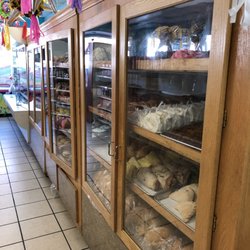 Las Canelitas Bakery - This case is HUGE!