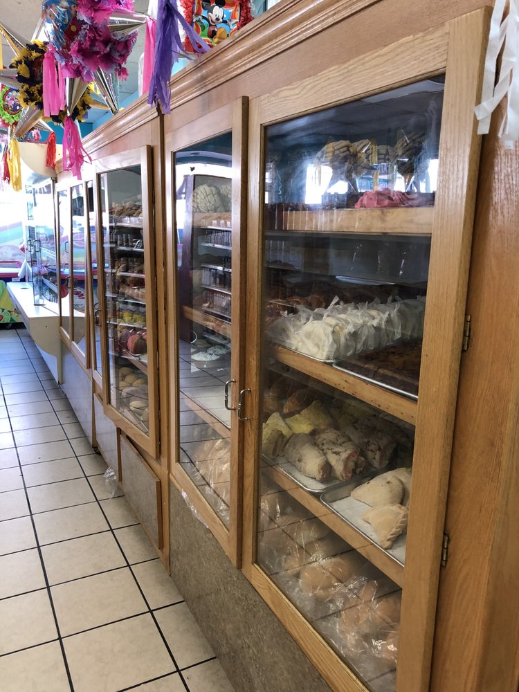 Las Canelitas Bakery Logo
