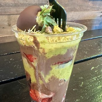 Sweet Ethans Candy Cafe - Large Dubai Strawberries - Candy Stores Near Me - Claremont, California Sweet Ethans Candy Cafe - Large Dubai Strawberries - Candy Stores Near Me - Claremont, California