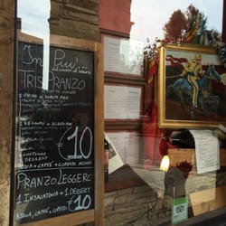 Osteria del Palio - Display window on the piazza