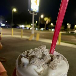 Bo's Ice Cream - Cookie dough thicc shake