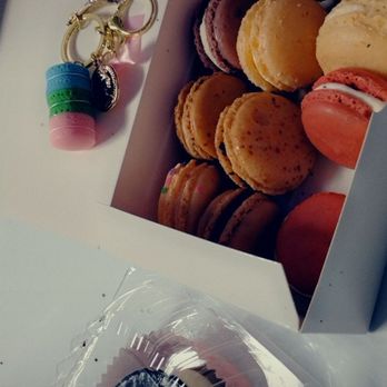 Le Macaron French Pastries - 12 macaroon orders macaroon keychain - Macarons Near Me - Long Beach, California