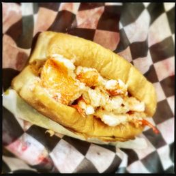 Connecticut Roll (served warm with butter) Connecticut Roll (served warm with butter)