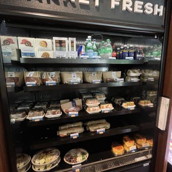 Paris Baguette - They have some salads and sandwiches - Bakeries Near Me - Honolulu, Hawaii Paris Baguette - They have some salads and sandwiches - Bakeries Near Me - Honolulu, Hawaii