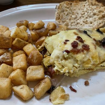 Jake’s On The Lakes - Omelette breakfast - Salad Near Me - Center City, Minnesota Jake’s On The Lakes - Omelette breakfast - Salad Near Me - Center City, Minnesota
