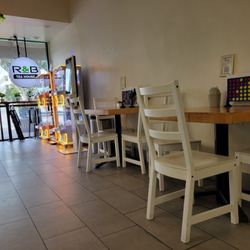 R&B Tea - Seating area and claw games