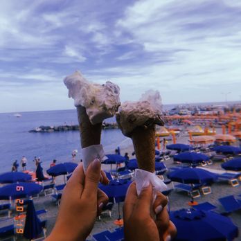 Gelato Amore Mio - Beach view - Gelato Near Me - Vernazza, SP