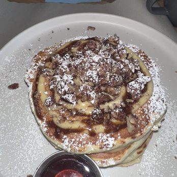 Willow & Whisk - Cinnamon swirl pancakes with candied pecans - Breakfast & Brunch Near Me - Millburn, New Jersey