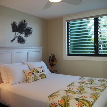 Sunset Shores Maui - Queen bed in main floor bedroom. Ocean views from windows, TV on wall - Vacation Rentals Near Me - Lahaina, Hawaii Sunset Shores Maui - Queen bed in main floor bedroom. Ocean views from windows, TV on wall - Vacation Rentals Near Me - Lahaina, Hawaii