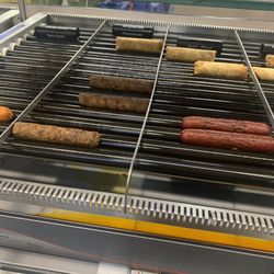 Just after 4:30 PM, start of the rush hour. Food's dry and dessicated.