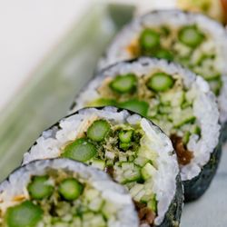 Youmiko Sushi Bar - Spring special - Futomaki with asparagus in tempura