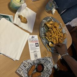 Stars and Strikes - The food was mid