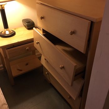 Summer Place Hotel - Broken dresser - Hotels Near Me - Rehoboth Beach, Delaware