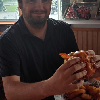 Bentley's Saloon - American Near Me - Arundel, Maine