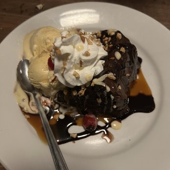 Cheddar's Scratch Kitchen - Hot Fudge Cake Sundae - Comfort Food Near Me - Pembroke Pines, Florida Cheddar's Scratch Kitchen - Hot Fudge Cake Sundae - Comfort Food Near Me - Pembroke Pines, Florida