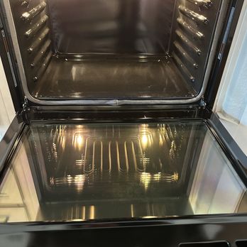AnaV&Co - After of clients bottoms oven, this oven wasn't used as much so cleaning was easy. - Home Cleaning Near Me AnaV&Co - After of clients bottoms oven, this oven wasn't used as much so cleaning was easy. - Home Cleaning Near Me