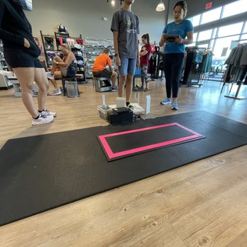 Fleet Feet - Foot scan and dynamic scan - Shoe Stores Near Me - Elk Grove, California