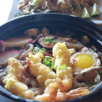 Li's noodles - Nabeyaki Udon with pad thai - Pan Asian Near Me - Matthews, North Carolina