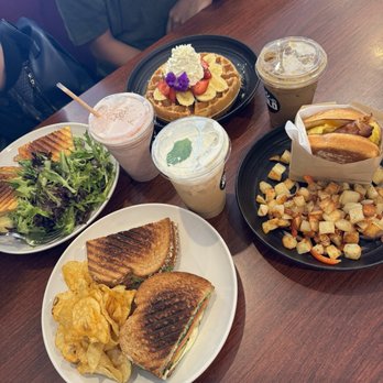 Xulo Coffee Bar - Coffee & Tea Near Me - Elk Grove, California