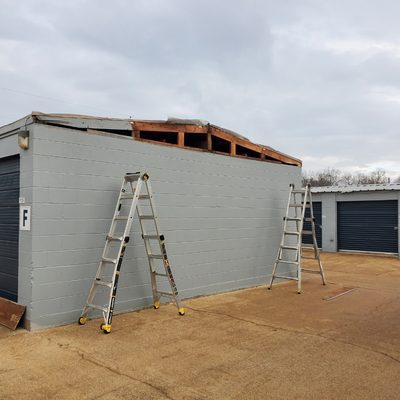 Diamond Construction & Roofing Logo