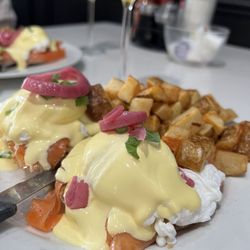 TOAST Restaurant - Smoke salmon egg benedict