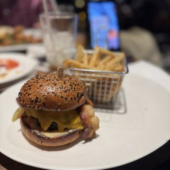 Yard House - BBQ Bacon Burger - Bars Near Me - East Rutherford, New Jersey Yard House - BBQ Bacon Burger - Bars Near Me - East Rutherford, New Jersey