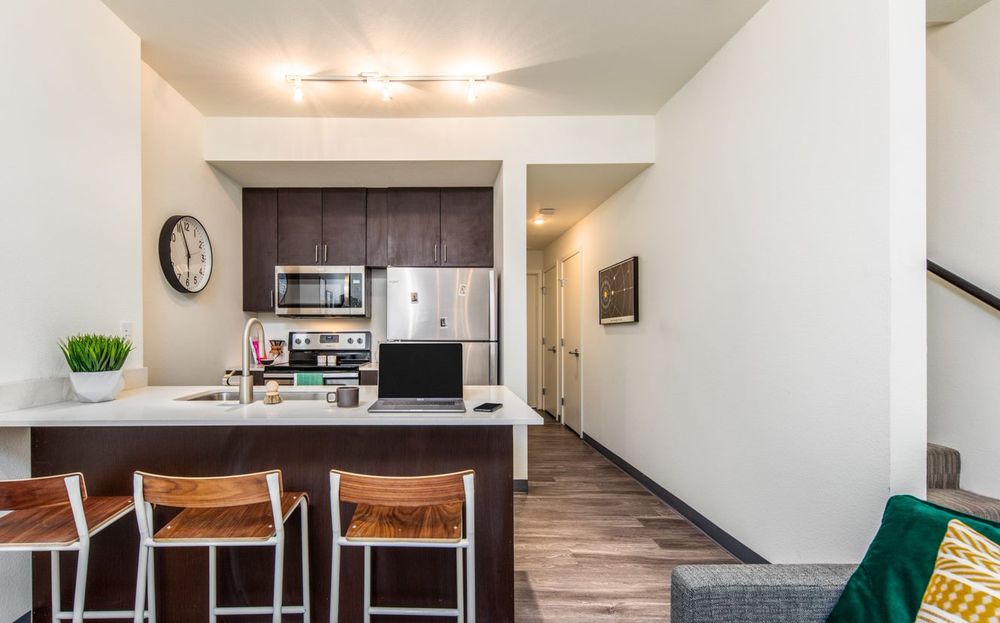 REPUBLIC ON MAIN Updated October 2024 24 Photos 1006 S Main St