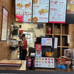 Slim Chickens - Front counter