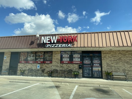 NEW YORK PIZZERIA by null